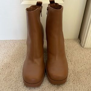 Brown platform Boots